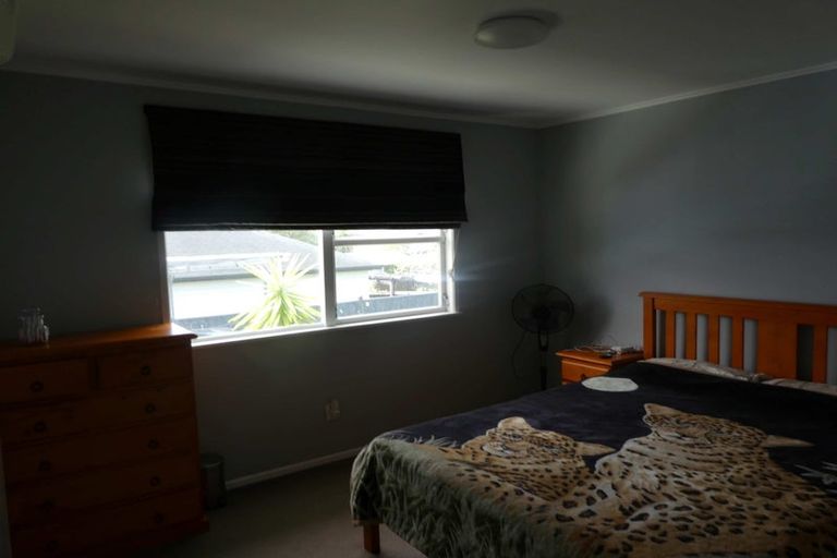 Photo of property in 25c Thornlow Street, Glendene, Auckland, 0602