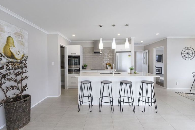 Photo of property in 115 Penetaka Heights, Pyes Pa, Tauranga, 3112