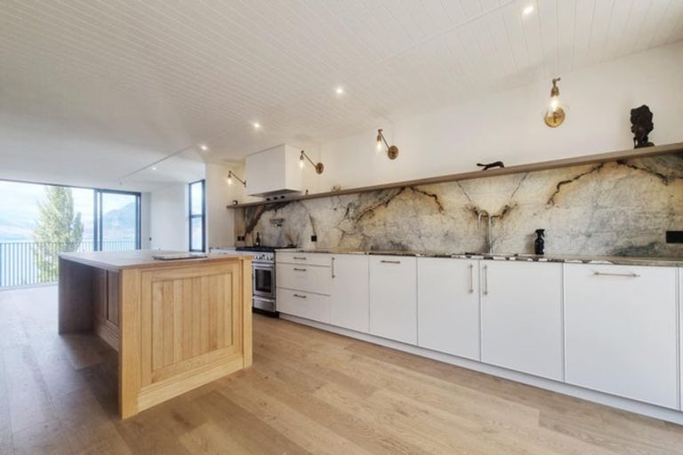 Photo of property in 66 Cedar Drive, Kelvin Heights, Queenstown, 9300