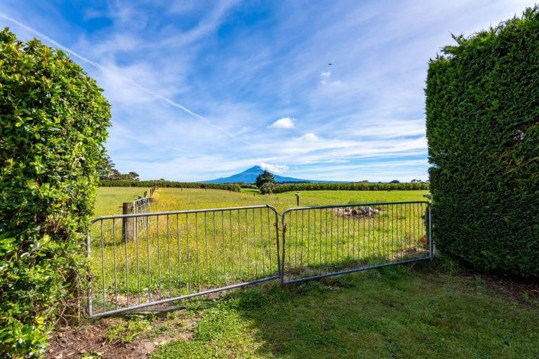 Photo of property in 2062 South Road, Otakeho, Hawera, 4678