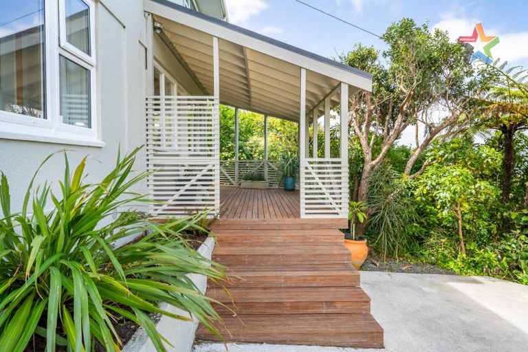 Photo of property in 46 Maungaraki Road, Korokoro, Lower Hutt, 5012