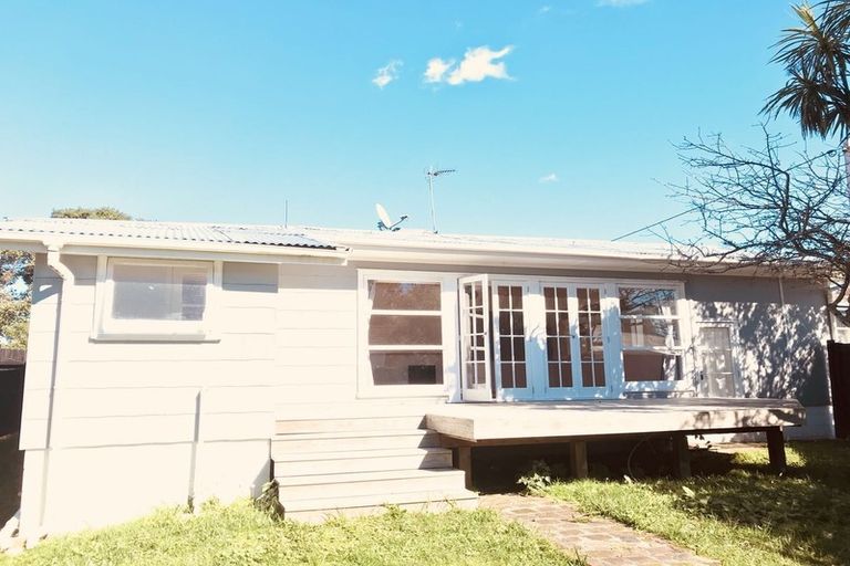 Photo of property in 2/26 Tonar Street, Northcote, Auckland, 0627