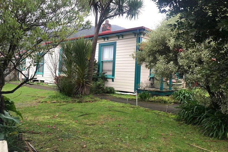 Photo of property in 24 Devon Street, Picton, 7220