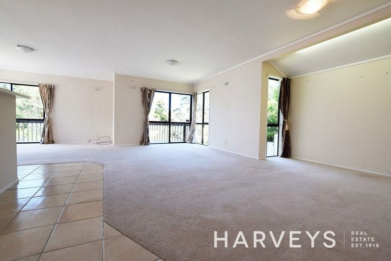 Photo of property in 3 Chardon Place, Henderson, Auckland, 0612