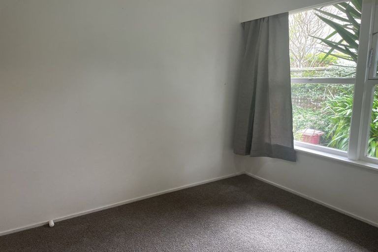 Photo of property in 1/13 Sovereign Place, Glenfield, Auckland, 0629