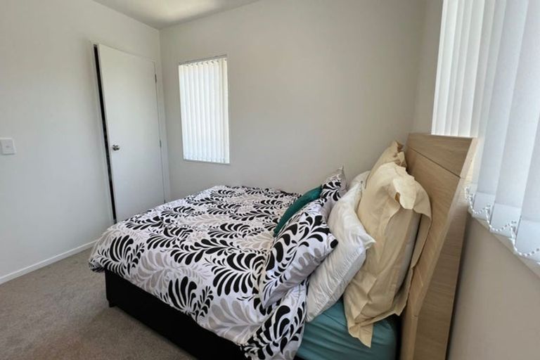 Photo of property in 10 Aeronautic Road, Takanini, 2112