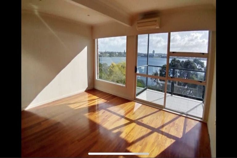 Photo of property in 2/198 Hurstmere Road, Takapuna, Auckland, 0622