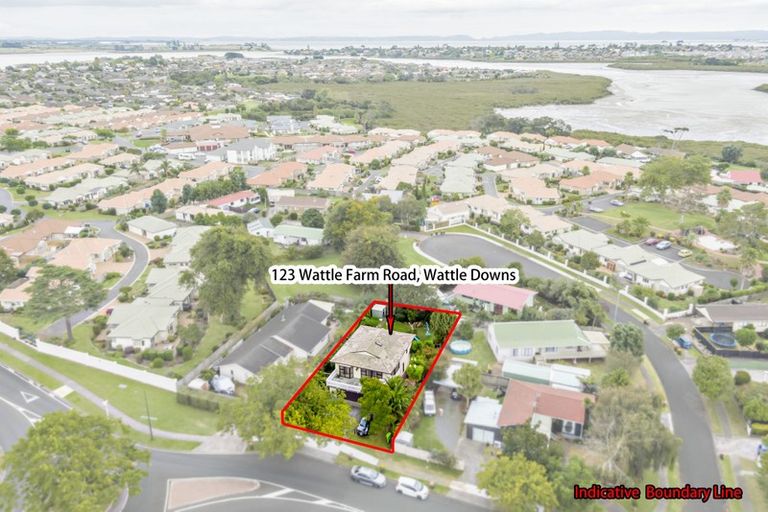 Photo of property in 123 Wattle Farm Road, Wattle Downs, Auckland, 2103