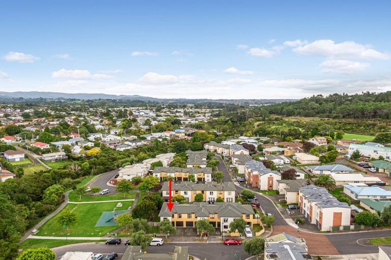 Photo of property in 56 Verdale Circle, Glen Eden, Auckland, 0602