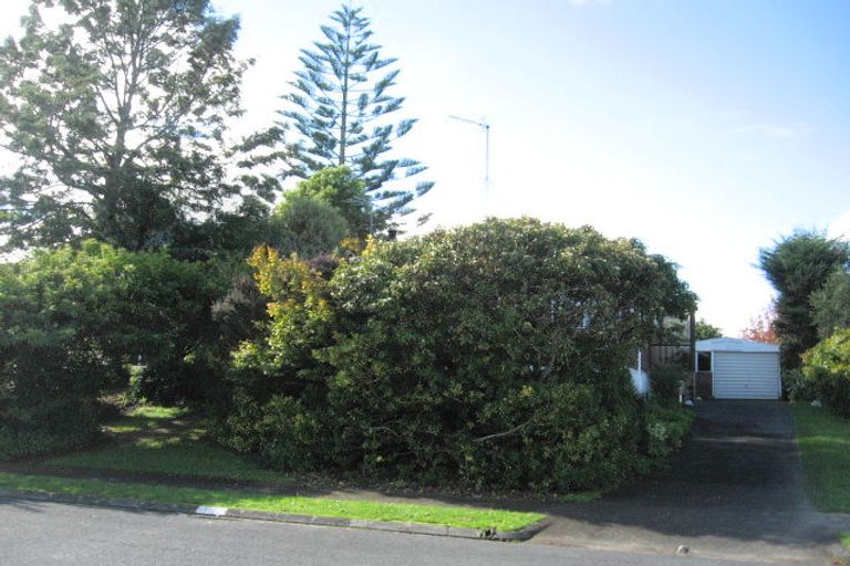 Photo of property in 11 Waikaremoana Place, Pakuranga Heights, Auckland, 2010