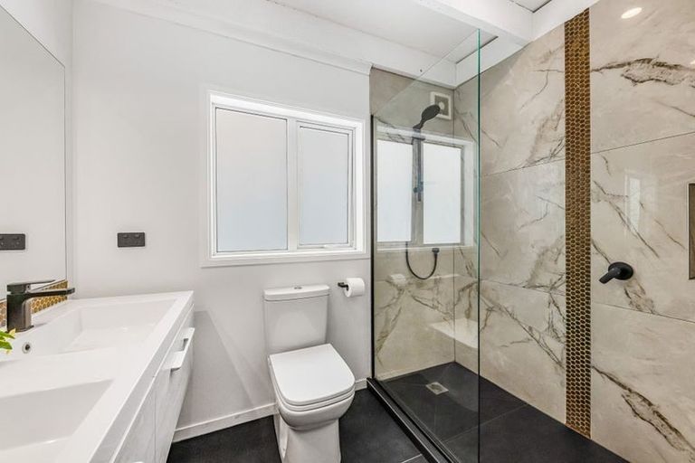 Photo of property in 15 Roland Road, Greenhithe, Auckland, 0632