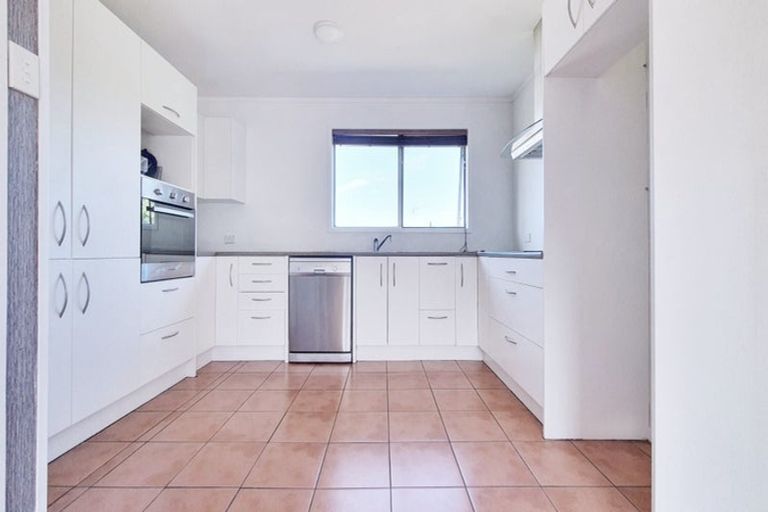 Photo of property in 57a Tiroroa Avenue, Te Atatu South, Auckland, 0610