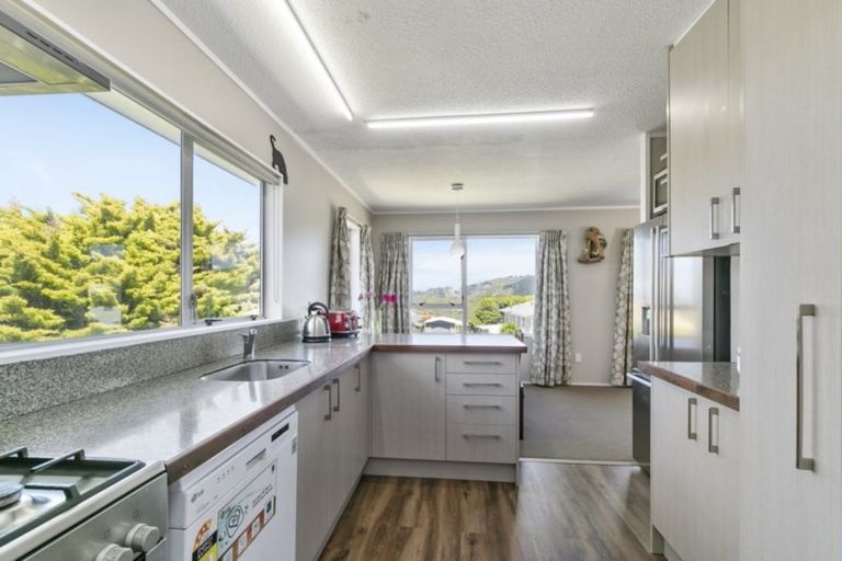 Photo of property in 14 Kaitangata Crescent, Kelson, Lower Hutt, 5010