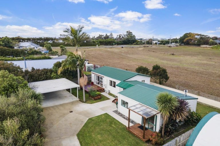 Photo of property in 11 Second Avenue, Glenbrook, Waiuku, 2681