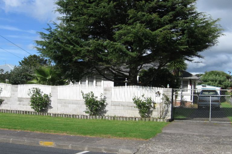 Photo of property in 29 Waipani Road, Te Atatu Peninsula, Auckland, 0610