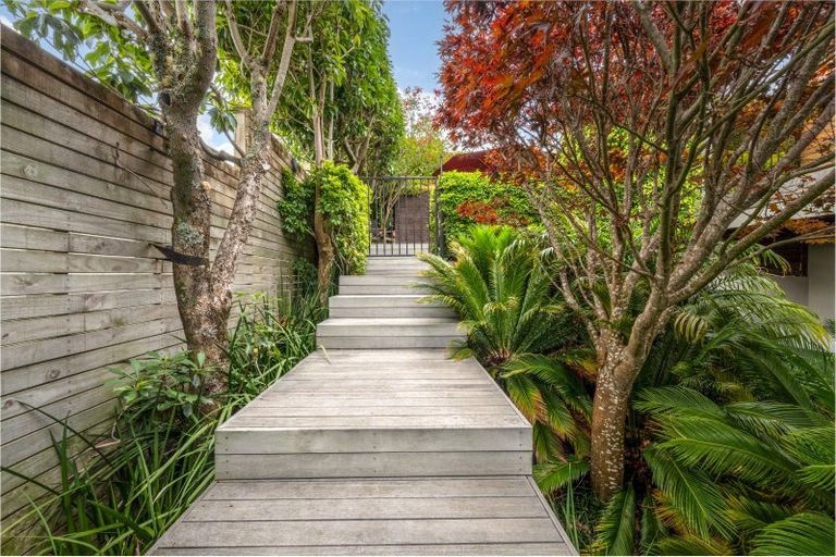 Photo of property in 3 Trident Place, Shelly Park, Auckland, 2014