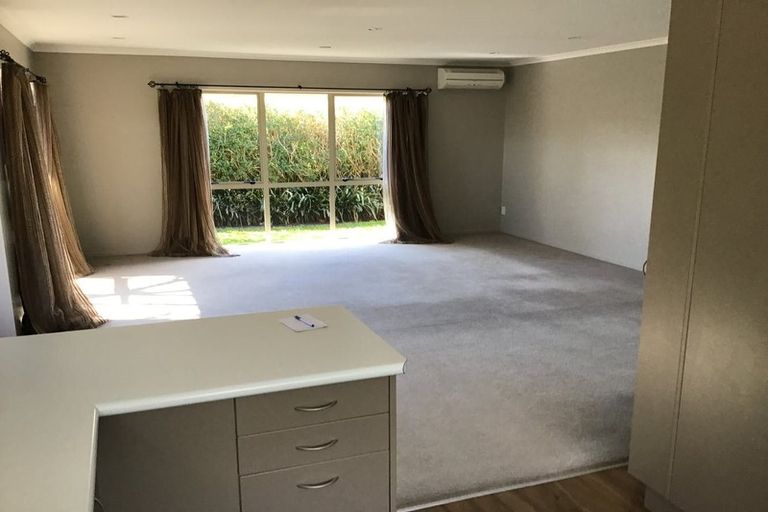 Photo of property in 9a Turehu Street, Merrilands, New Plymouth, 4312