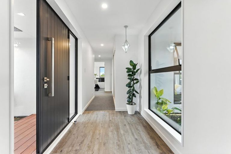 Photo of property in 33 Silver Peaks Drive, West Melton, 7618