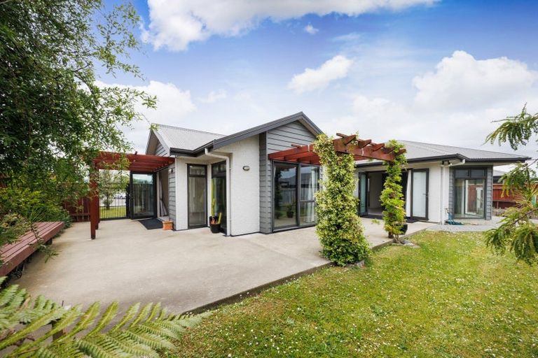 Photo of property in 35 Pegasus Place, Kelvin Grove, Palmerston North, 4414