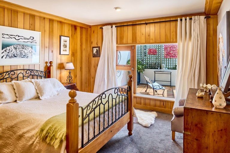 Photo of property in 76 The Crescent, Roseneath, Wellington, 6011