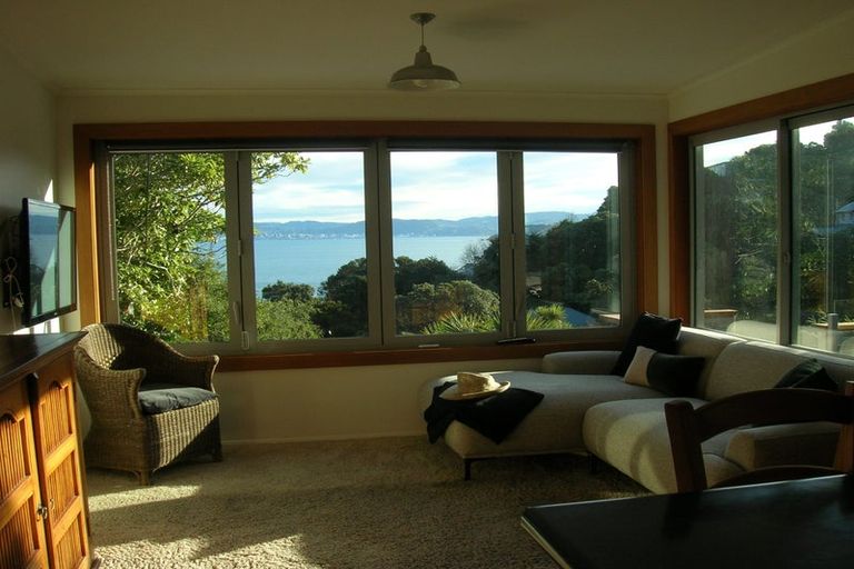 Photo of property in 5 Kaitawa Road, York Bay, Lower Hutt, 5013