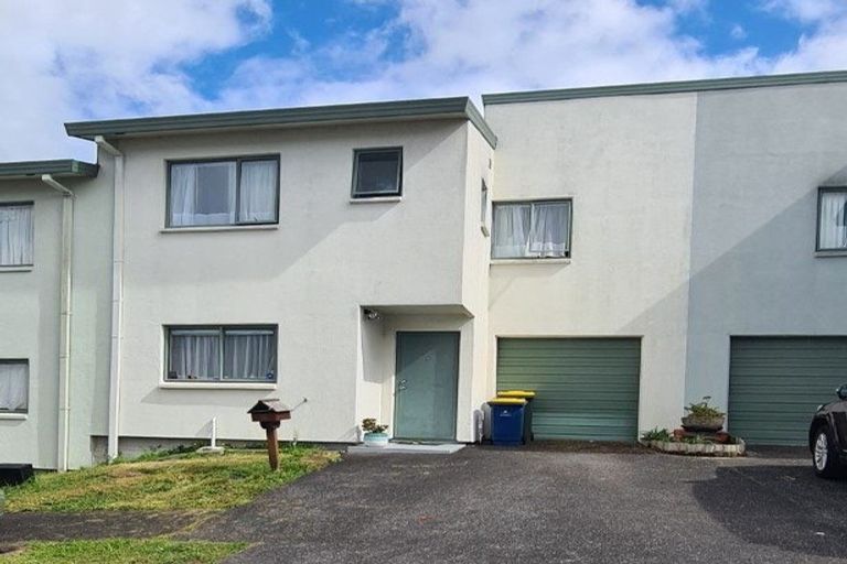 Photo of property in 14 Vitex Lane, Henderson, Auckland, 0612