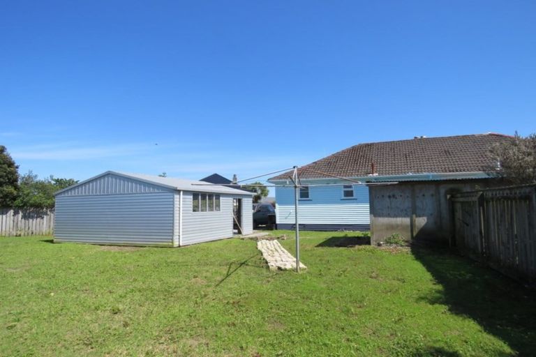 Photo of property in 10-12 Riley Place, Westport, 7825