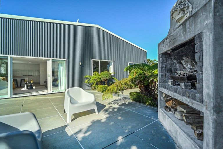 Photo of property in 28 Pitt Street, Clive, 4102