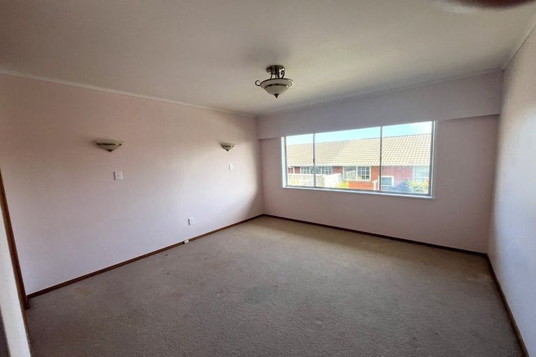 Photo of property in 1/71 Royal View Road, Te Atatu South, Auckland, 0610