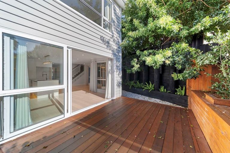 Photo of property in 123a Forrest Hill Road, Forrest Hill, Auckland, 0620