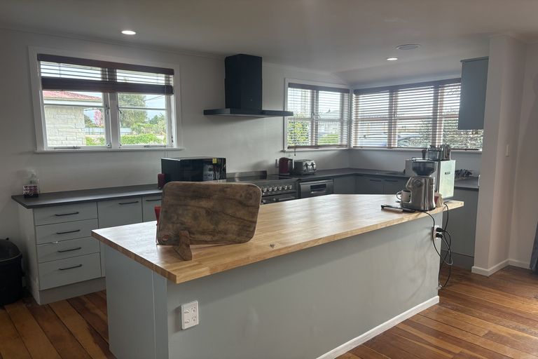 Photo of property in 26 Waione Avenue, Te Atatu Peninsula, Auckland, 0610