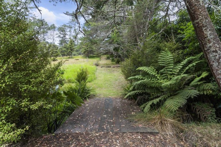 Photo of property in 126 Candia Road, Henderson Valley, Auckland, 0614