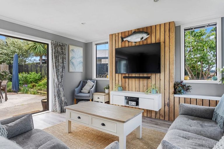 Photo of property in 63 Batten Grove, The Pines Beach, 7630