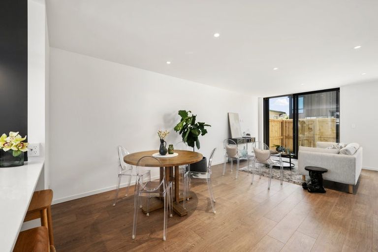 Photo of property in 96b Apu Crescent, Lyall Bay, Wellington, 6022