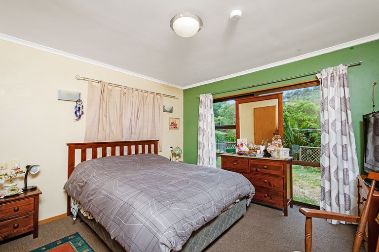 Photo of property in 31b Bush Road, Waiatarua, Auckland, 0604