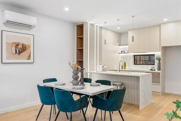 Photo of property in 43 Puihi Crescent, Massey, 0614