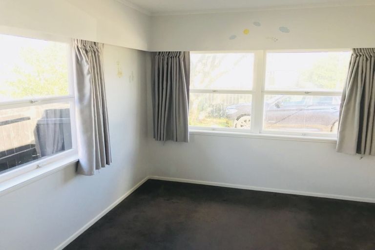 Photo of property in 2/26 Tonar Street, Northcote, Auckland, 0627