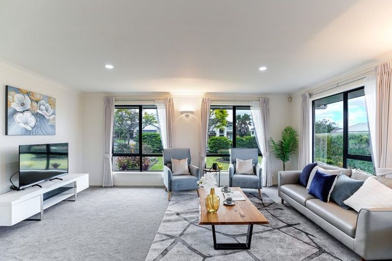 Photo of property in 4 Mahina Place, Te Atatu Peninsula, Auckland, 0610