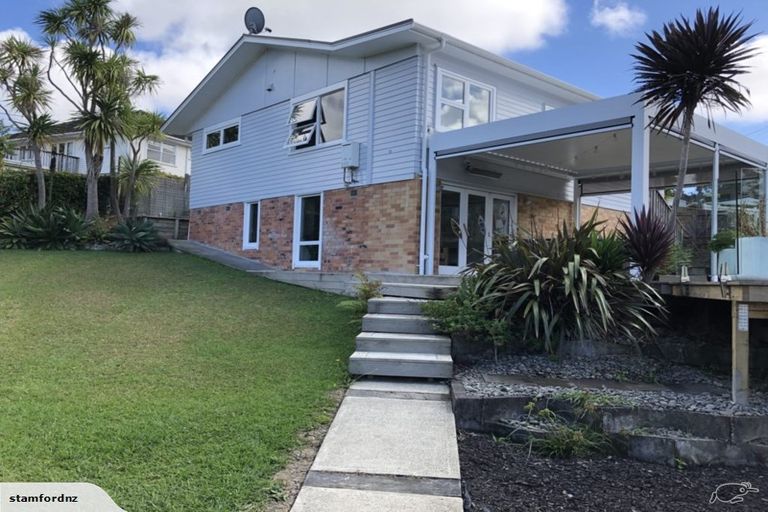 Photo of property in 46 Taupo Street, Green Bay, Auckland, 0604