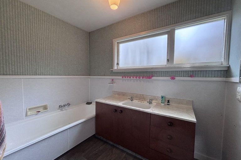Photo of property in 23 Highfield Place, Avonhead, Christchurch, 8042