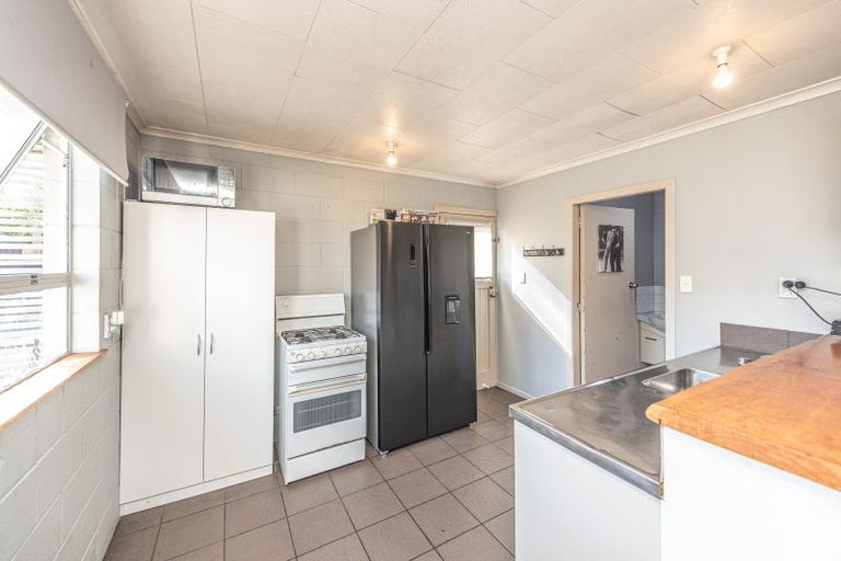 Photo of property in 12 Kowhai Street, Castlecliff, Whanganui, 4501