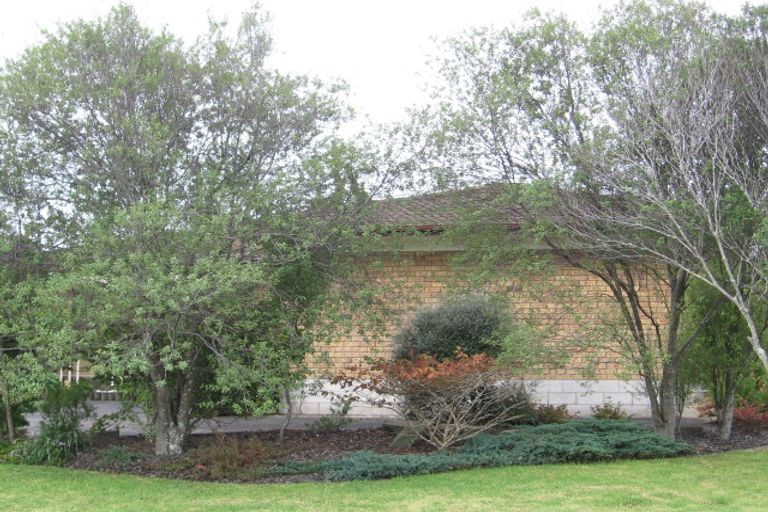 Photo of property in 2 Papatahi Place, Henderson, Auckland, 0610