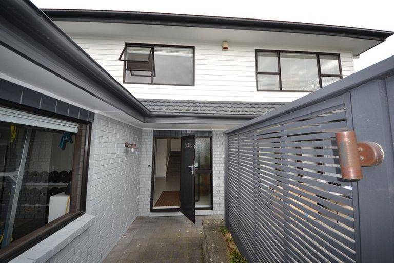 Photo of property in 2/42 Aberdeen Road, Campbells Bay, Auckland, 0620