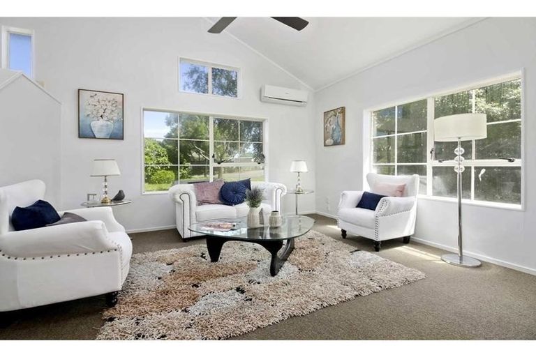 Photo of property in 2 Sheriff Place, Randwick Park, Auckland, 2105