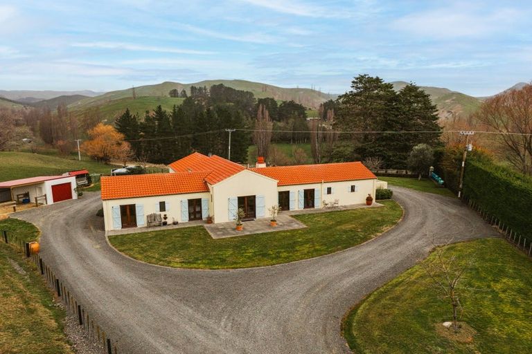 Photo of property in 140 Mackenzie Road, Kahuranaki, Havelock North, 4295