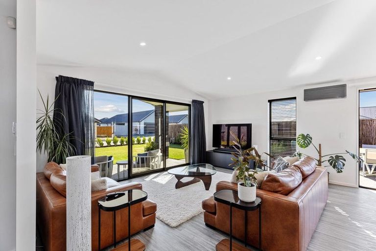 Photo of property in 2 Page Place, Rangiora, 7400