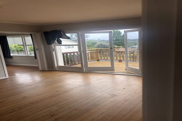 Photo of property in 1/33 Roberts Road, Glenfield, Auckland, 0629