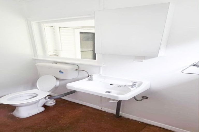 Photo of property in 52 Sunny Grove, Wainuiomata, Lower Hutt, 5014