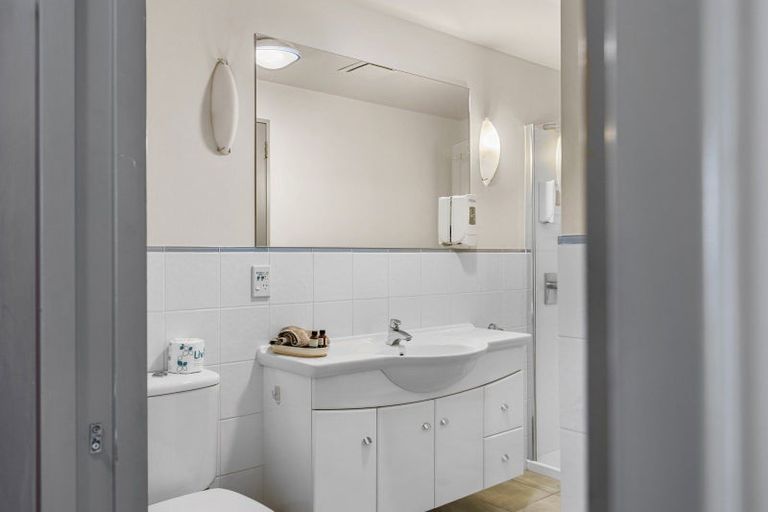 Photo of property in Anchorage Apartments, 221/36 Victoria Road, Mount Maunganui, 3116