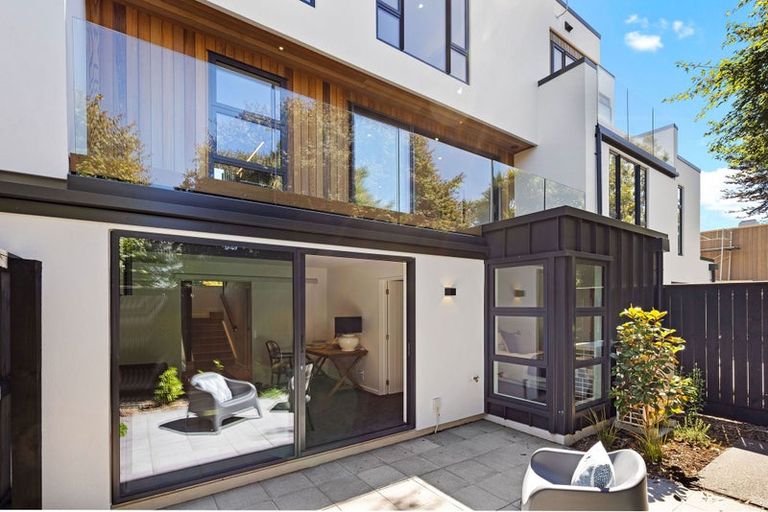 Photo of property in 2/11 Carlton Mill Road, Merivale, Christchurch, 8014